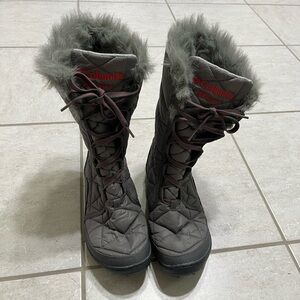 Columbia Women's Grey Quilted Lightweight Winter Boots